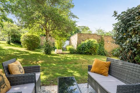 1 bedroom ground floor flat for sale, Crofton Way, Enfield