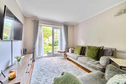 1 bedroom ground floor flat for sale, Crofton Way, Enfield