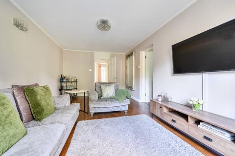 1 bedroom ground floor flat for sale, Crofton Way, Enfield