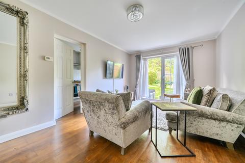 1 bedroom ground floor flat for sale, Crofton Way, Enfield