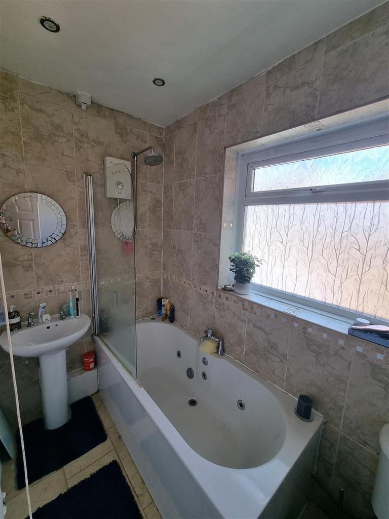 House in Newcastle upon Tyne, Coxlodge - More