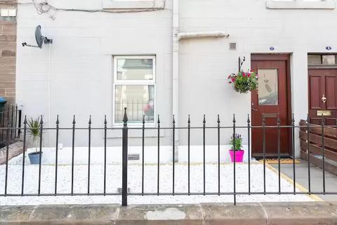 2 bedroom flat to rent, Glover Street Perth