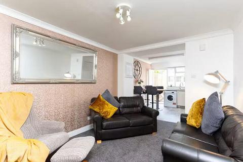 2 bedroom flat to rent, Glover Street Perth