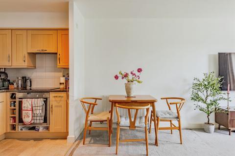 2 bedroom apartment for sale, Commonwealth Drive, Crawley
