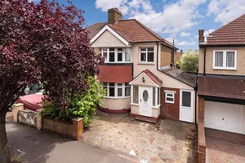 Axminster Crescent, Welling, DA16