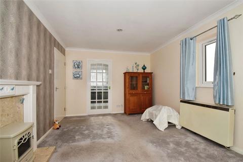 2 bedroom flat for sale, Byron Close, Fleckney, Leicester, Leicestershire, LE8