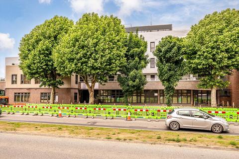 1 bedroom flat for sale, Staines Road West, Sunbury-On-Thames TW16