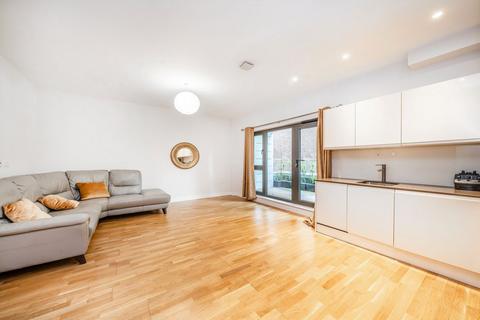 1 bedroom flat for sale, Staines Road West, Sunbury-On-Thames TW16