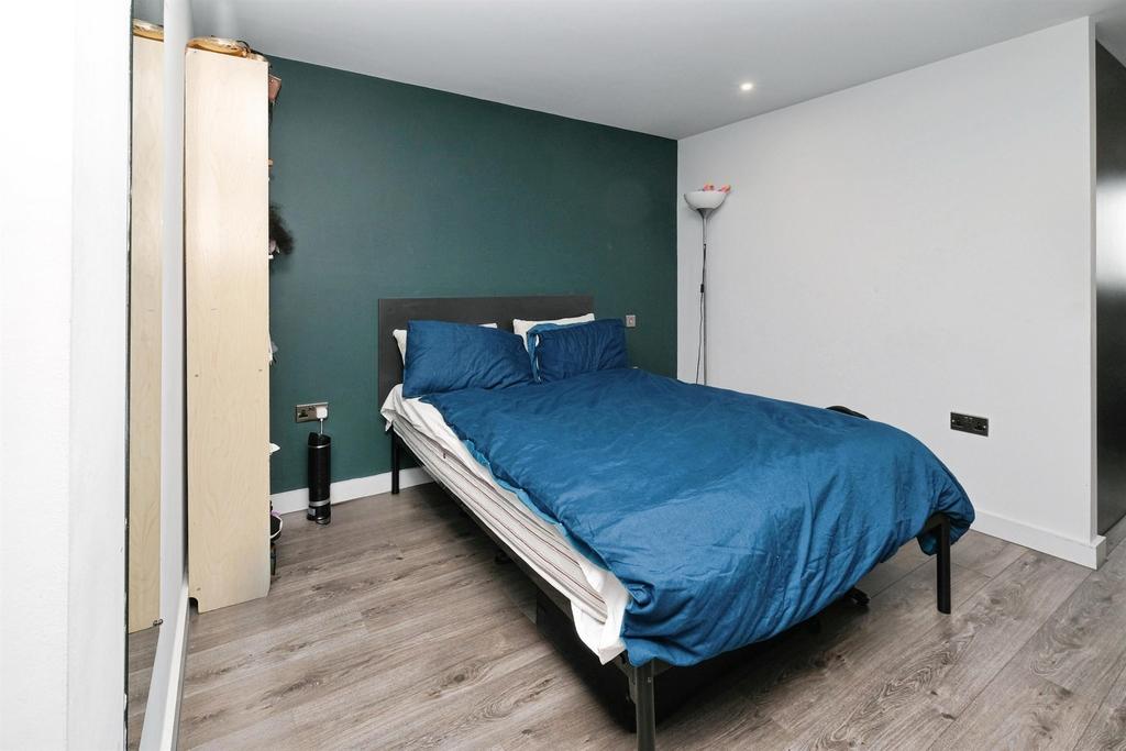 Apartment in Liverpool - More