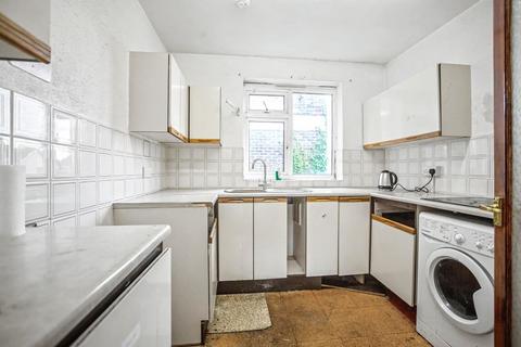 2 bedroom flat for sale, 89 Pine Lodge, Tonbridge Road, Maidstone, ME16 8TB