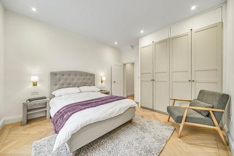 2 bedroom terraced house to rent, Chesham Street, Belgravia, London, SW1X