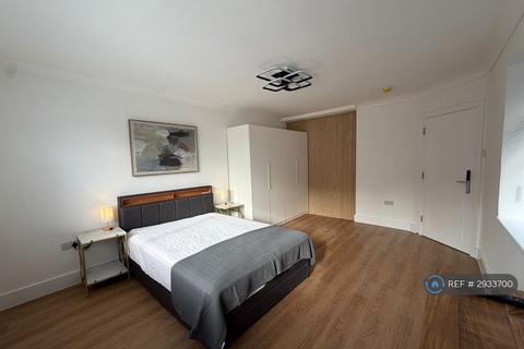4 bedroom bungalow to rent, Abbs Cross Lane, Hornchurch, RM12