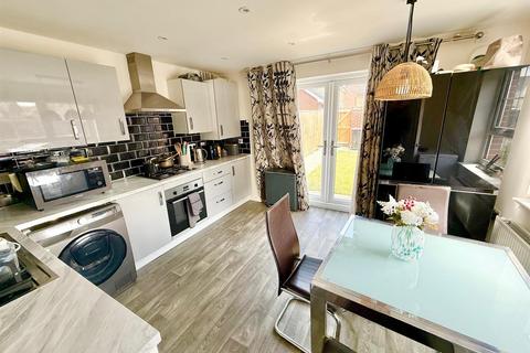4 bedroom townhouse for sale, Sunnyside Close, Macclesfield