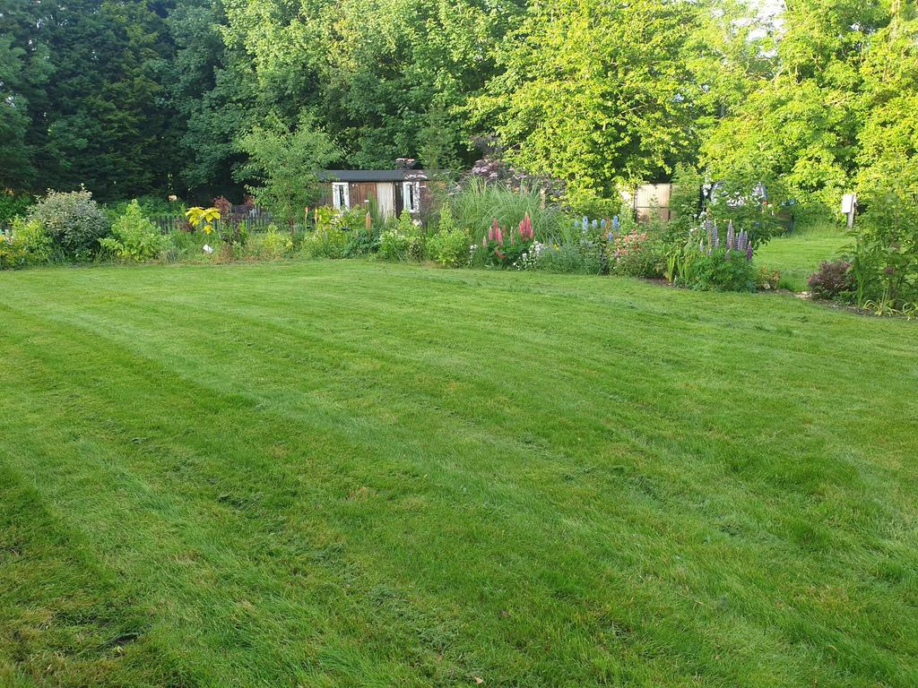 Low Street, Collingham, Newark - View 3