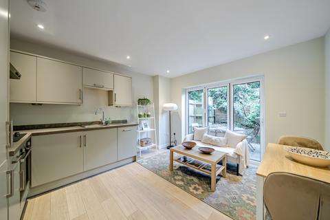 1 bedroom flat for sale, Walnut Tree Close, Guildford, GU1
