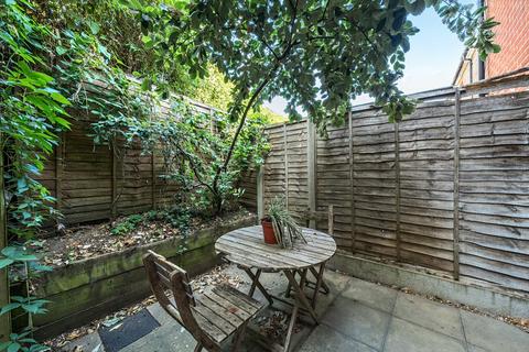 1 bedroom flat for sale, Walnut Tree Close, Guildford, GU1