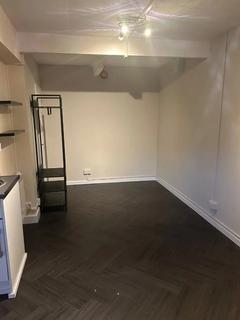 Studio to rent, Francis House, 272 Frome Road