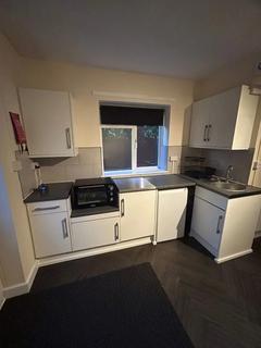 Studio to rent, Francis House, 272 Frome Road