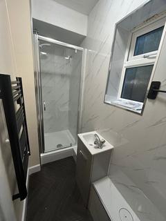 Studio to rent, Francis House, 272 Frome Road
