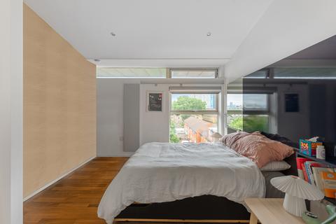 2 bedroom penthouse for sale, Stepney City Apartments, Clark Street London E1