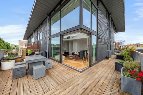 2 bedroom penthouse for sale, Stepney City Apartments, Clark Street London E1