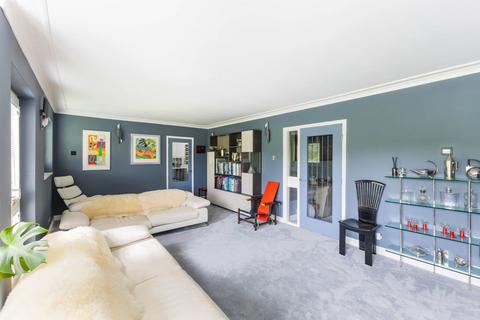 3 bedroom apartment for sale, Chandler Court, Adderstone Crescent, Jesmond, Newcastle upon Tyne