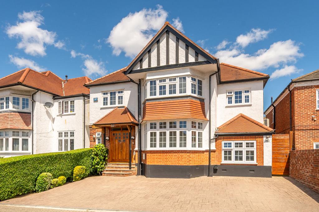 Detached house exterior, driveway