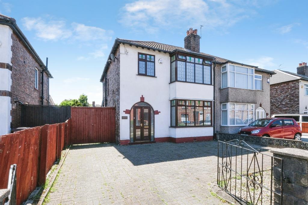 3 bedroom semi-detached house for sale