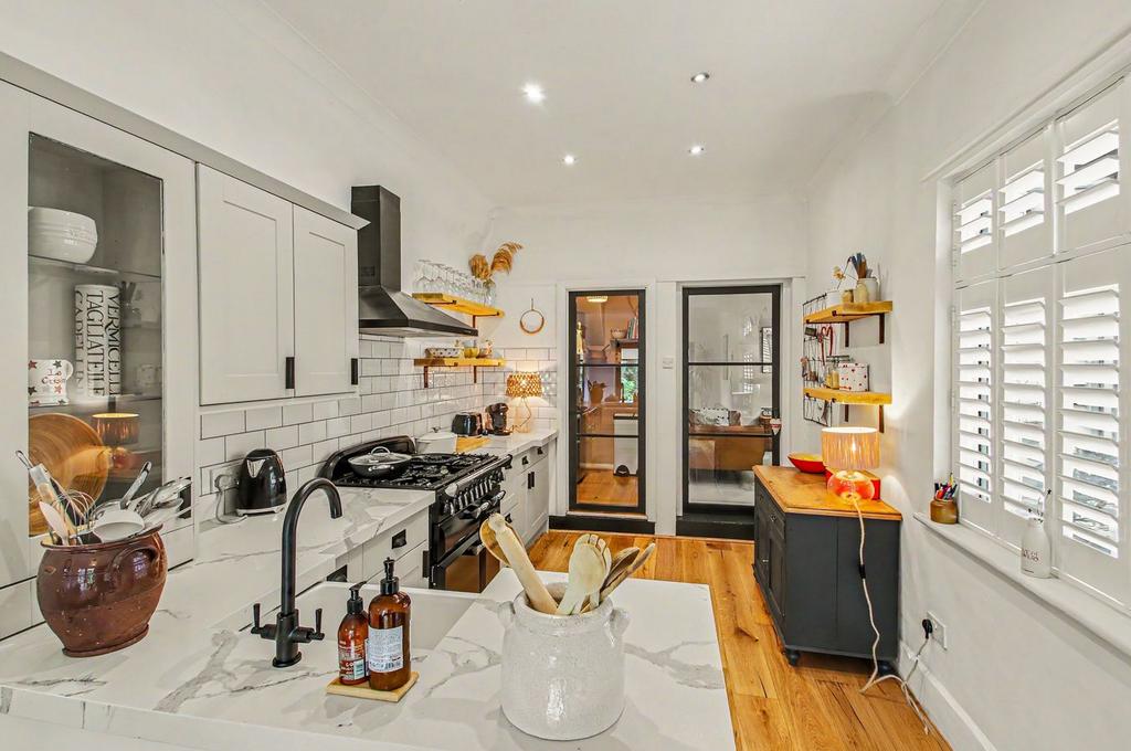 Westbourne Road, Urmston, Manchester, M41 – další