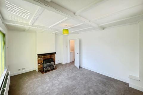 2 bedroom flat to rent, Stockingstone Road, Round Green, Luton, LU2