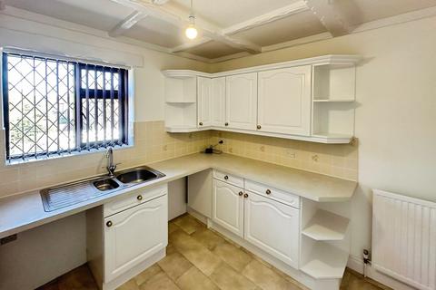 2 bedroom flat to rent, Stockingstone Road, Round Green, Luton, LU2