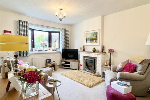 2 bedroom terraced bungalow for sale, Linden Glade, Stourbridge Road, Halesowen