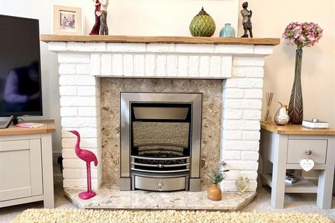 2 bedroom terraced bungalow for sale, Linden Glade, Stourbridge Road, Halesowen
