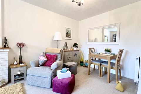 2 bedroom terraced bungalow for sale, Linden Glade, Stourbridge Road, Halesowen