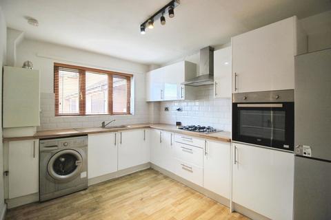 3 bedroom end of terrace house to rent, High Street, Chester CH4