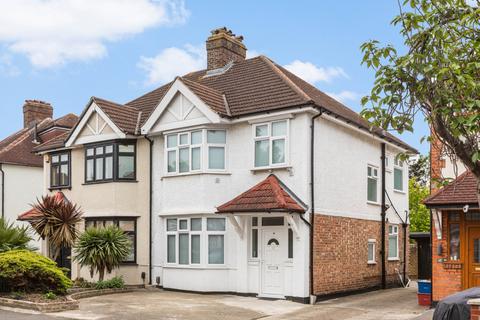 4 bedroom semi-detached house to rent, Sutton Hall Road, Hounslow