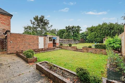 4 bedroom detached house to rent, Pine Grove, Brookmans Park