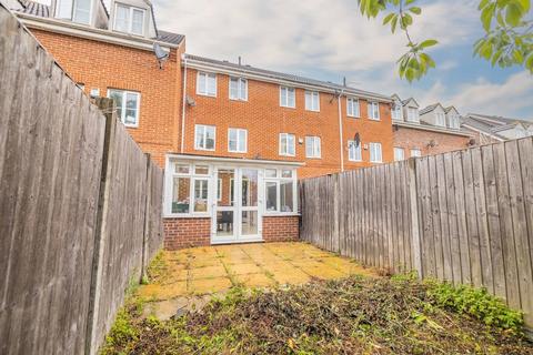 3 bedroom terraced house for sale, Rose Park Close, Hayes UB4