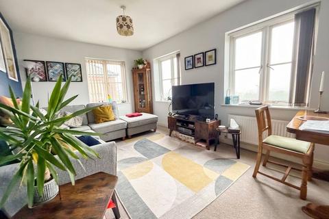2 bedroom flat for sale, Meadow Bank, Llandarcy, SA10