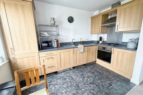 2 bedroom flat for sale, Meadow Bank, Llandarcy, SA10