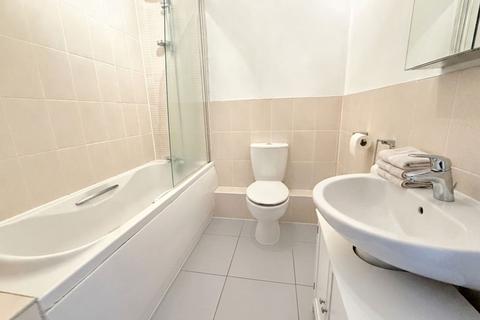 2 bedroom flat for sale, Meadow Bank, Llandarcy, SA10