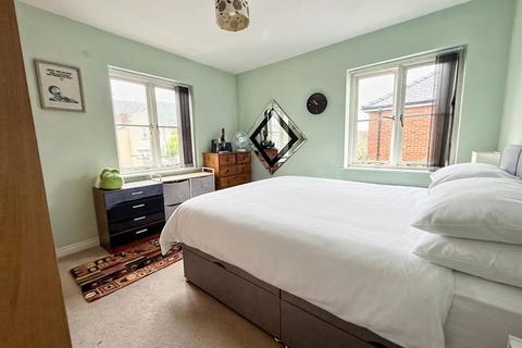 2 bedroom flat for sale, Meadow Bank, Llandarcy, SA10