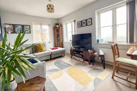 2 bedroom flat for sale, Meadow Bank, Llandarcy, SA10