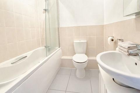 2 bedroom flat for sale, Meadow Bank, Llandarcy, SA10