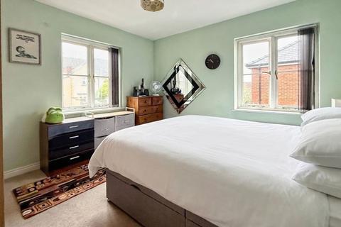 2 bedroom flat for sale, Meadow Bank, Llandarcy, SA10