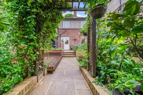 2 bedroom flat for sale, Crane Court, Sheen Gate Gardens, London, SW14