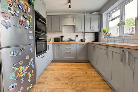 3 bedroom terraced house for sale, Elm Bank, Yateley, Hampshire