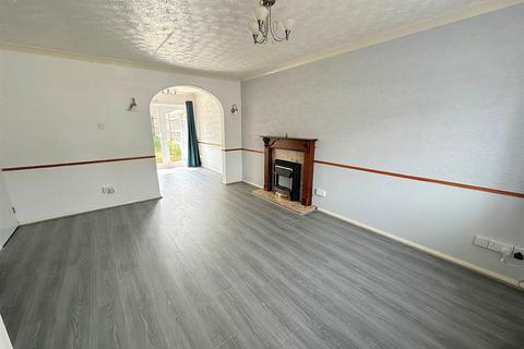 3 bedroom semi-detached house to rent, Marine Crescent, Stourbridge