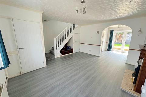 3 bedroom semi-detached house to rent, Marine Crescent, Stourbridge