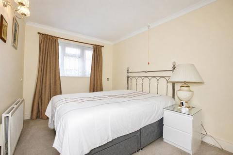 2 bedroom apartment for sale, Bladon Gardens, Harrow